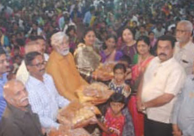 दिवाळी फराळ वाटप