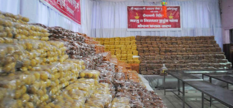 दिवाळी फराळ वाटप